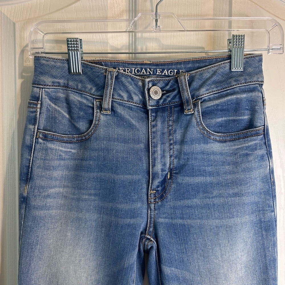 👖”American Eagle” Ladies Blue Super Stretch Skinny Jeans with Subtle Whiskering💙 - Picture 3 of 15